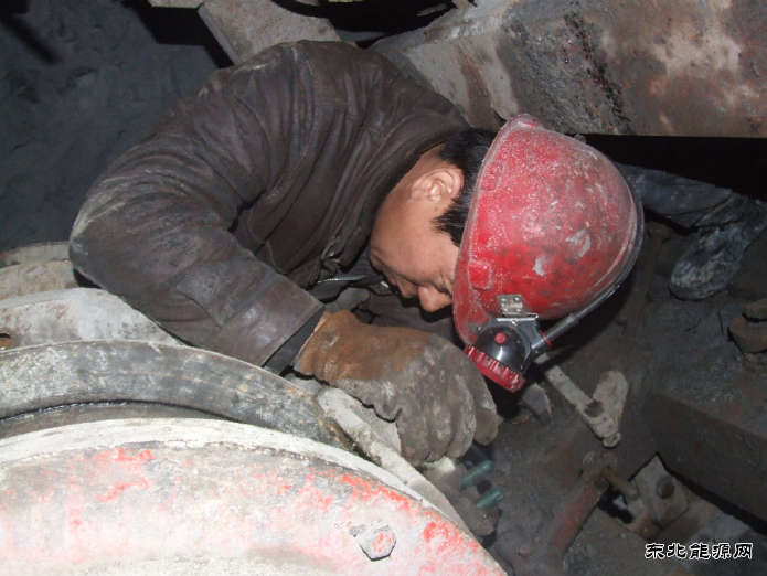 龙煤向阳矿五项活动推进安全生产月扎实开展