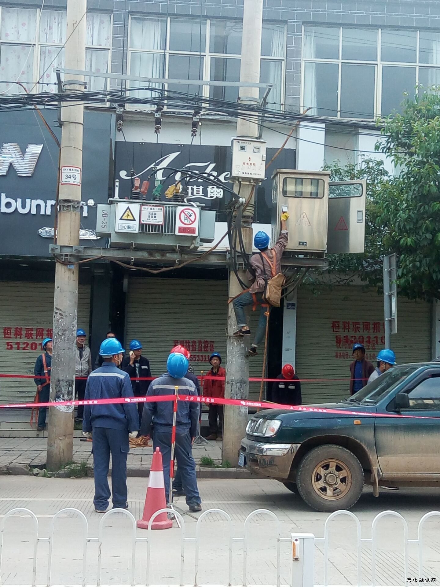 会泽公司金钟供电所对症下药医治重过载变压器