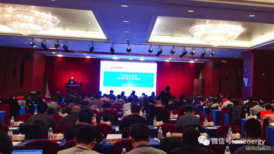 充电桩行业年度报告：市场继续强势上扬，2017年突破21万个桩建设