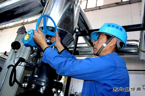 华电英皇体育佳木斯热电厂热力公司提前开栓供热