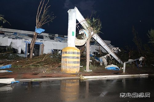 国网铁岭供电公司日夜坚守 全力以赴战飓风 紧急抢修保供电！