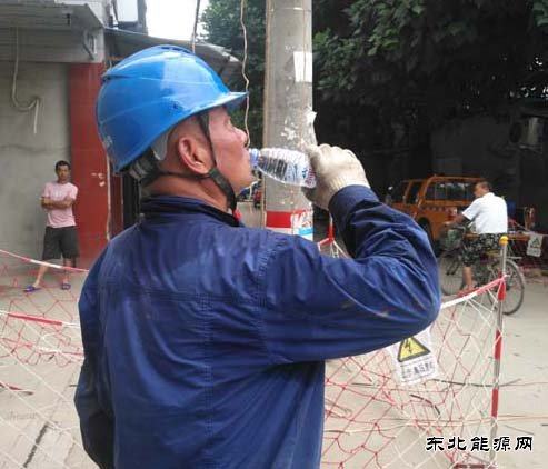国网四川广汉市供电公司：烈日下抢修  为高考护航