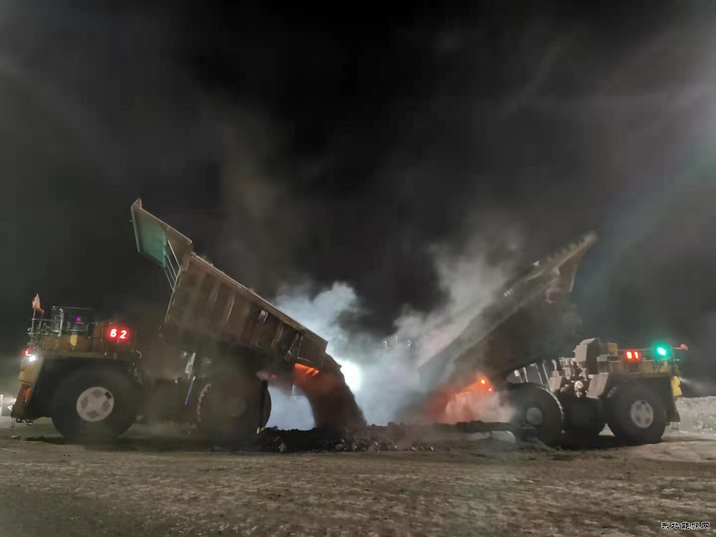 内蒙古南露天煤矿：加强夜班生产组织保煤炭破碎