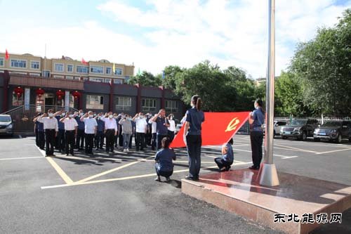 阿勒泰执法支队：喜迎建党100华诞 向国旗致敬