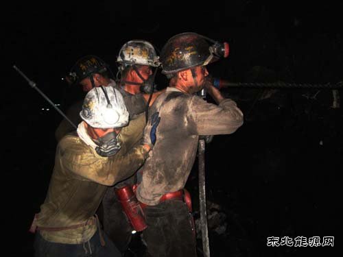 图文：煤矿深处的璀璨星光