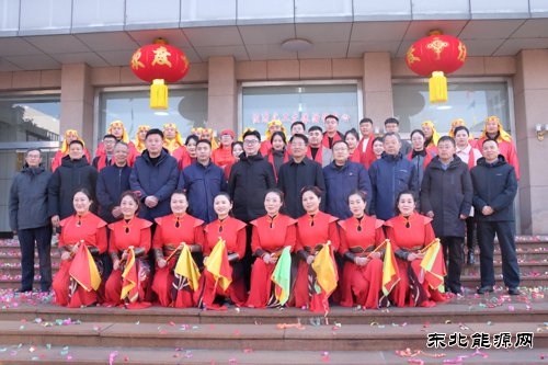 敲锣打鼓迎新春，欢欢喜喜过大年