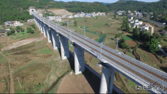 特写：巴山蜀水建铁路  奋战兰渝拓通途