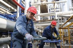 辽阳石化公司员工春节坚守岗位