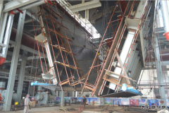 安徽电建一公司承德项目部锅炉冷灰斗顺利吊装