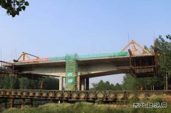 中建一局首个挂篮施工大桥成功合拢