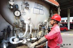 西宁加气站：冰火两重天 全力保供气