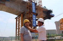 江西昌赣客专12标二分部厉行“你不戴好安全帽，绝不放过你”