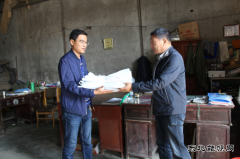 兴凯湖电业局：局工会主席唐文德到庆丰供电局送温暖