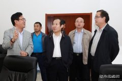 铜川矿业公司执行董事、总经理王蓬深入下石节矿调研指导工作