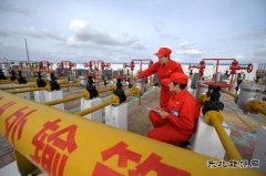 吉林松原采气厂寒秋巡检保安全