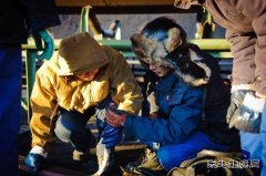 冬夜抢修 暖气不断