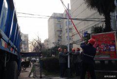 新集矿区：百盏路灯照亮小区居民心