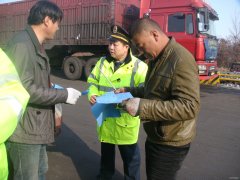 玛纳斯路政管理局：榆树沟超限检测站多种形式宣传治超新规