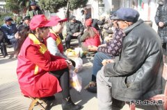 太康县供电公司：爱心送进敬老院