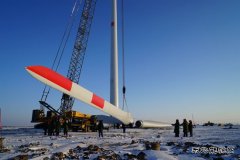 新英皇体育龙江：大庆青山项目风机吊装全部完成