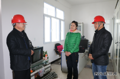 兴凯湖电业局：局党委书记李铁柱深入三丰变施工现场检查指导工作