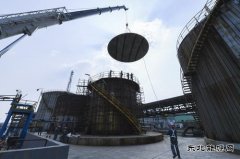吉林石化顺利完成硫酸储罐换顶