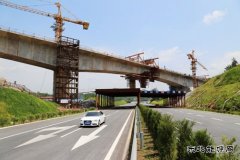 中铁二十一局：江西昌赣客专跨兴赣高速特大桥月底合龙全桥完工