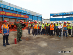 武汉绿地中心演练高空逃生、火灾救援