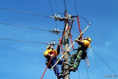 中铁二十一局：江西兴泉铁路XQXN-4标琴江特大桥首次接火送电