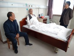 秦州公路管理段“暖心”慰问患病职工