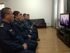 玛纳斯路政管理局榆树沟超限检测站集中收看十九大开幕式盛况