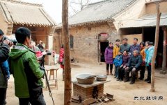 洛阳热电：为扶贫村民拍摄“全家福”