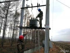 兴凯湖电业局：安兴供电风雪无阻水田忙送电