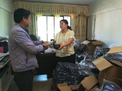 月矿积极为职工发放劳动防护用品