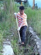 下石节矿广大干群不惧炎热齐奋战排除“三防”险情