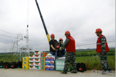 佳木斯供电公司：开展“夏季送清凉”慰问活动