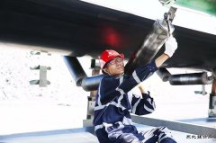 基层的检修工(摄影作品)