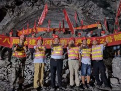 广东河惠莞高速控制性工程——黄江隧道群全面贯通
