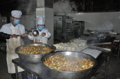 高山煤矿：改善“两堂一舍”做好职工的“娘家人”