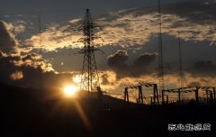 特高压输电杆塔（摄影作品）