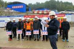 江西兴泉铁路兴宁4标一分部举行“隧道掌子面坍塌事故应急演练”