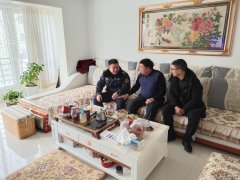 布尔津路政海事局：春节前夕慰问退休干部及南疆支教人员家属