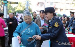 云南省西双版纳路政支队开展扫黑除恶宣传活动