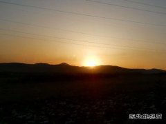 七、八点钟的矿山（摄影作品）