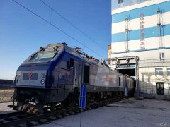 南露天煤矿定量装车站煤炭外运突破两亿八千万吨