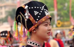 少数民族头饰（摄影作品）