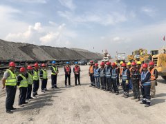 内蒙古南露天煤矿剥离运行部开展2号输岩系统移设工作