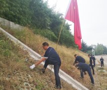 山东英皇体育重装集团乾元公司 义务劳动做表率 党员先锋展风采