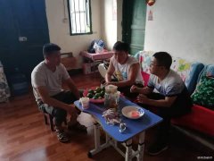 月亮田矿南三采区党支部走访慰问困难职工