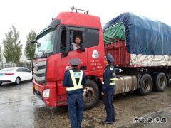 恰库尔图超限检测站加强冬季运煤高峰期路面治超工作